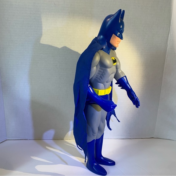 Batman 1988 DC Comics Action Figure Black Gray Yellow & Blue 15 inches tall - Picture 3 of 16